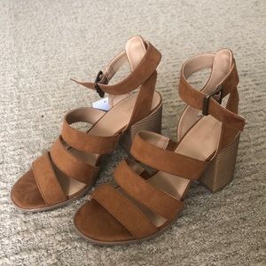 Camel Sandal Wood Block Heel - size 8